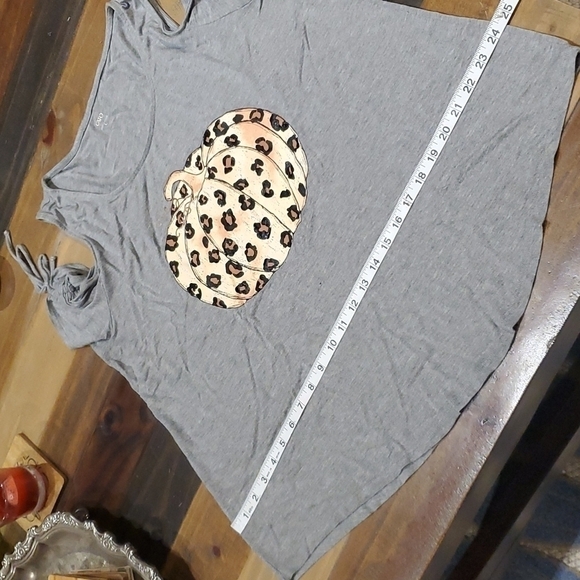 CATO Cold Shoulder Pumpkin Design Top Sz Large - Picture 9 of 12